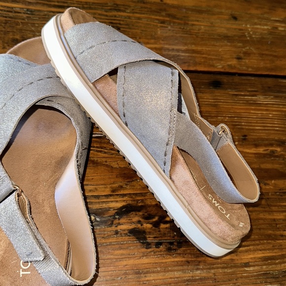 TOMS sandals size 8 - Picture 5 of 8
